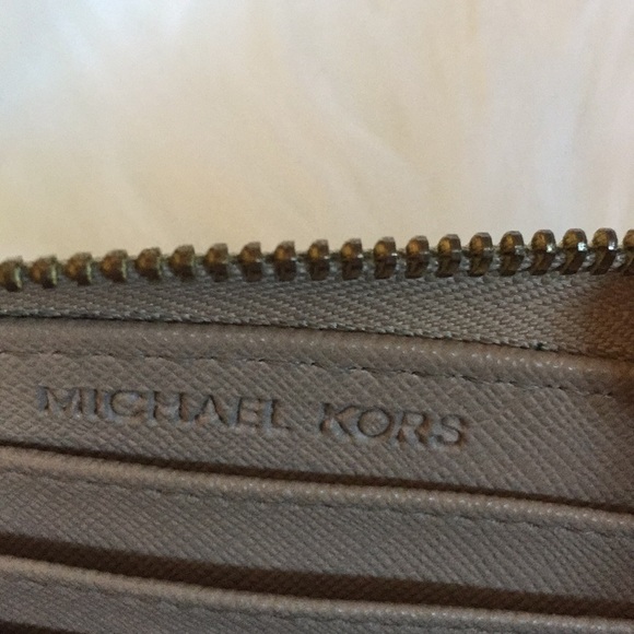 Michael Kors Snake Embossed Wallet - Picture 5 of 7